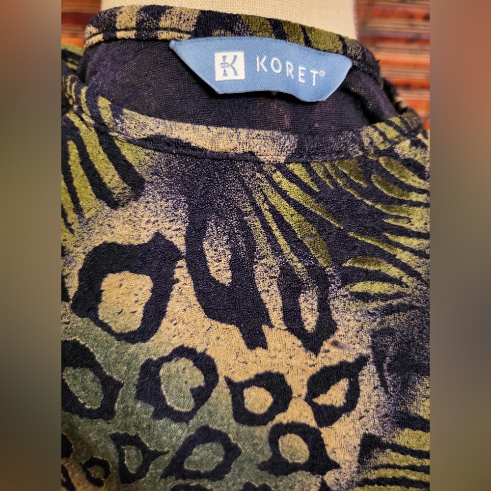 Koret Green and Black Animal Print Top - Picture 2 of 4